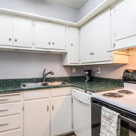 Quality Inn & Suites Victoria East Екстер'єр фото