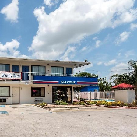 Quality Inn & Suites Victoria East Екстер'єр фото