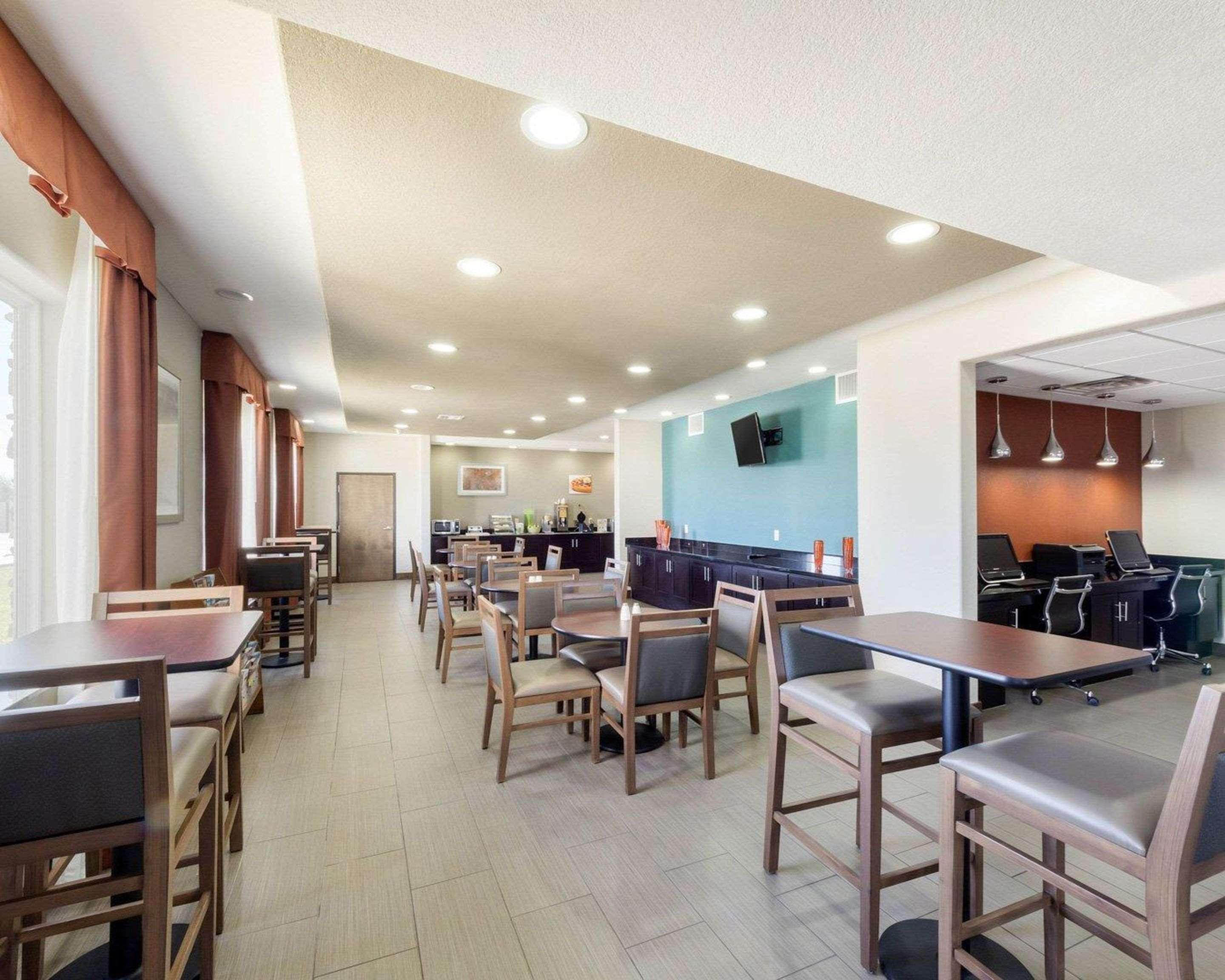 Quality Inn & Suites Victoria East Екстер'єр фото