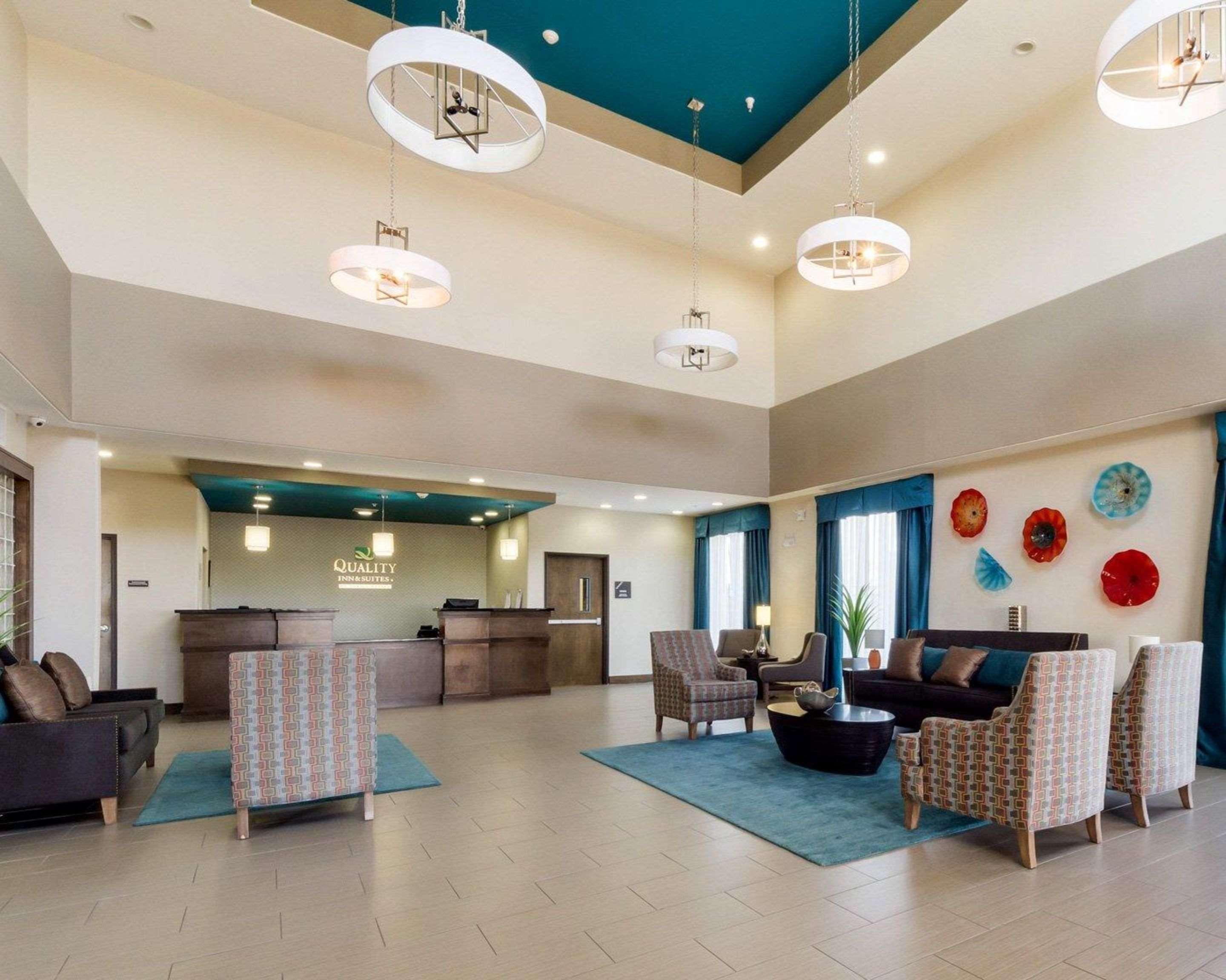 Quality Inn & Suites Victoria East Екстер'єр фото