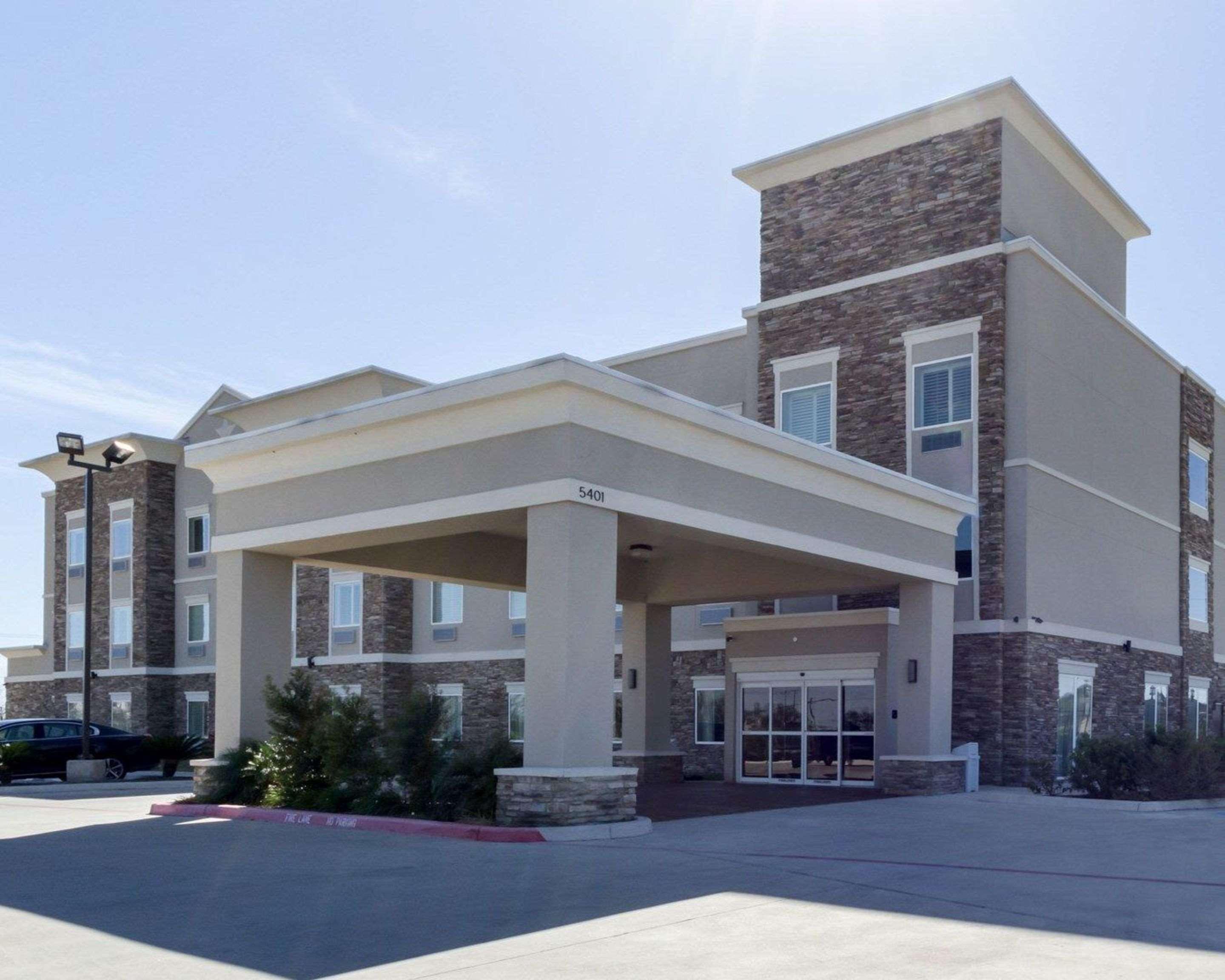 Quality Inn & Suites Victoria East Екстер'єр фото