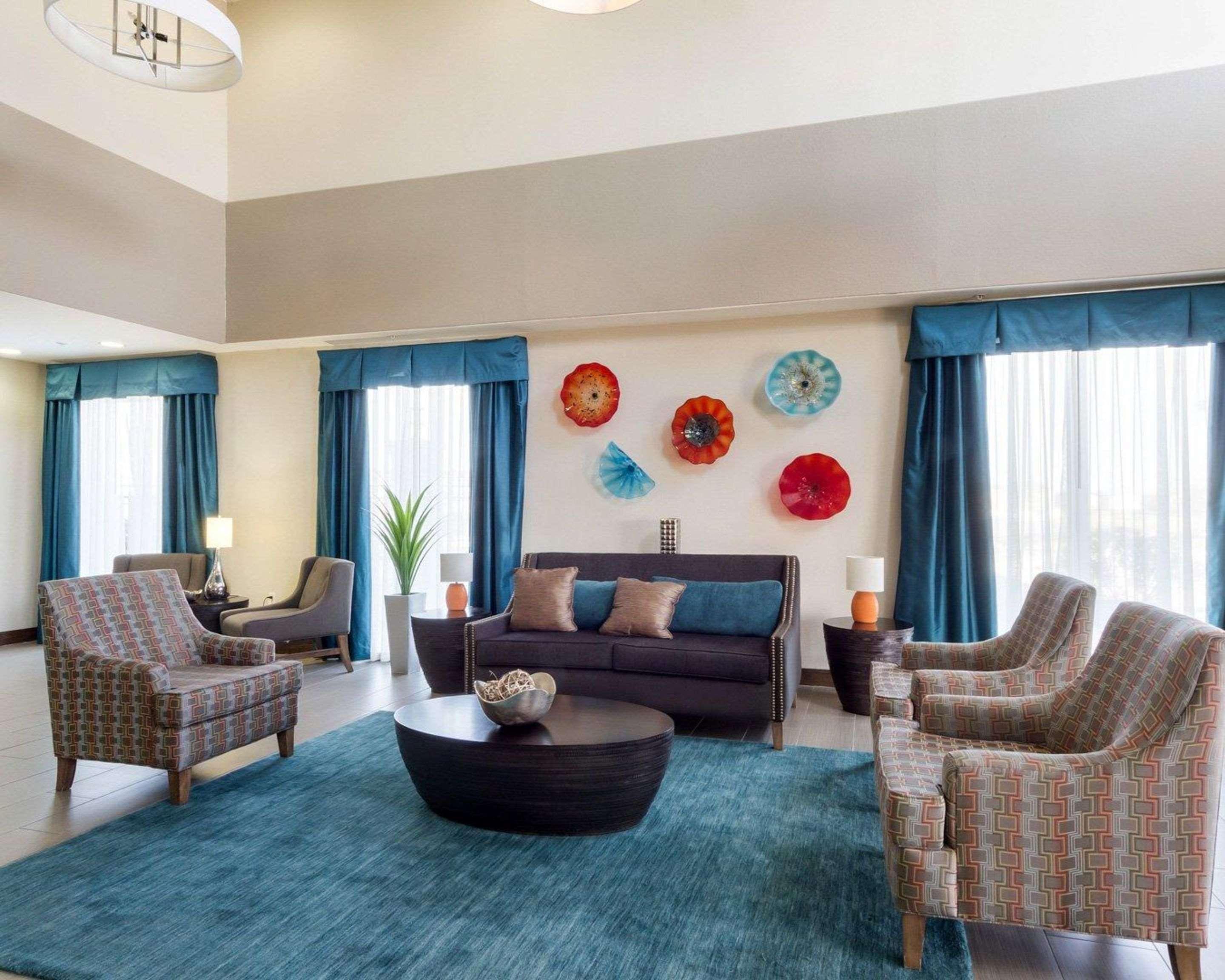 Quality Inn & Suites Victoria East Екстер'єр фото