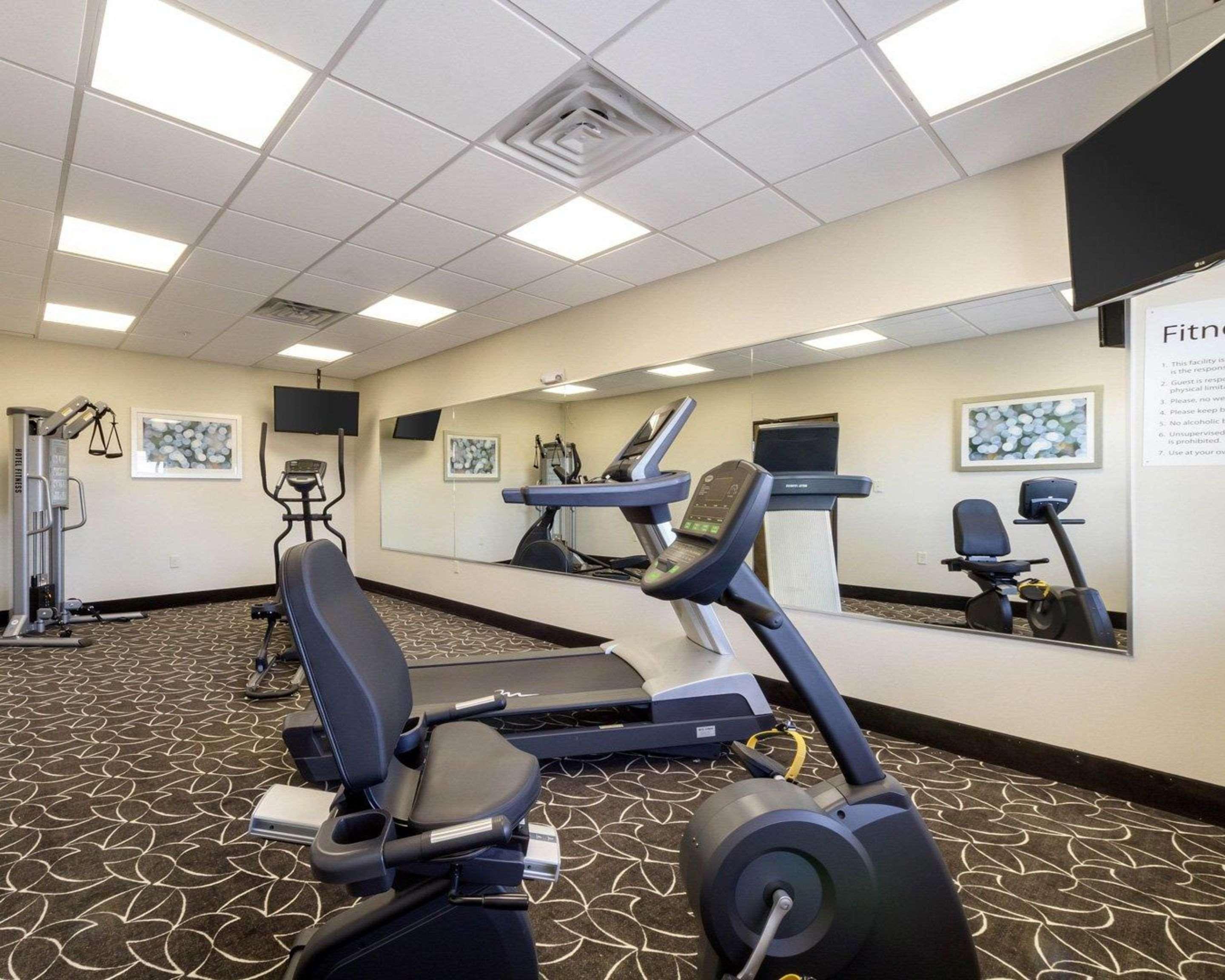 Quality Inn & Suites Victoria East Екстер'єр фото